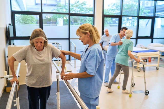 Aides assist seniors in rehabilitation therapy